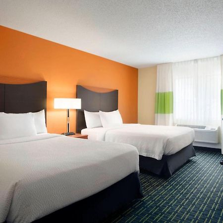 Fairfield Inn & Suites By Marriott Champaign Bagian luar foto