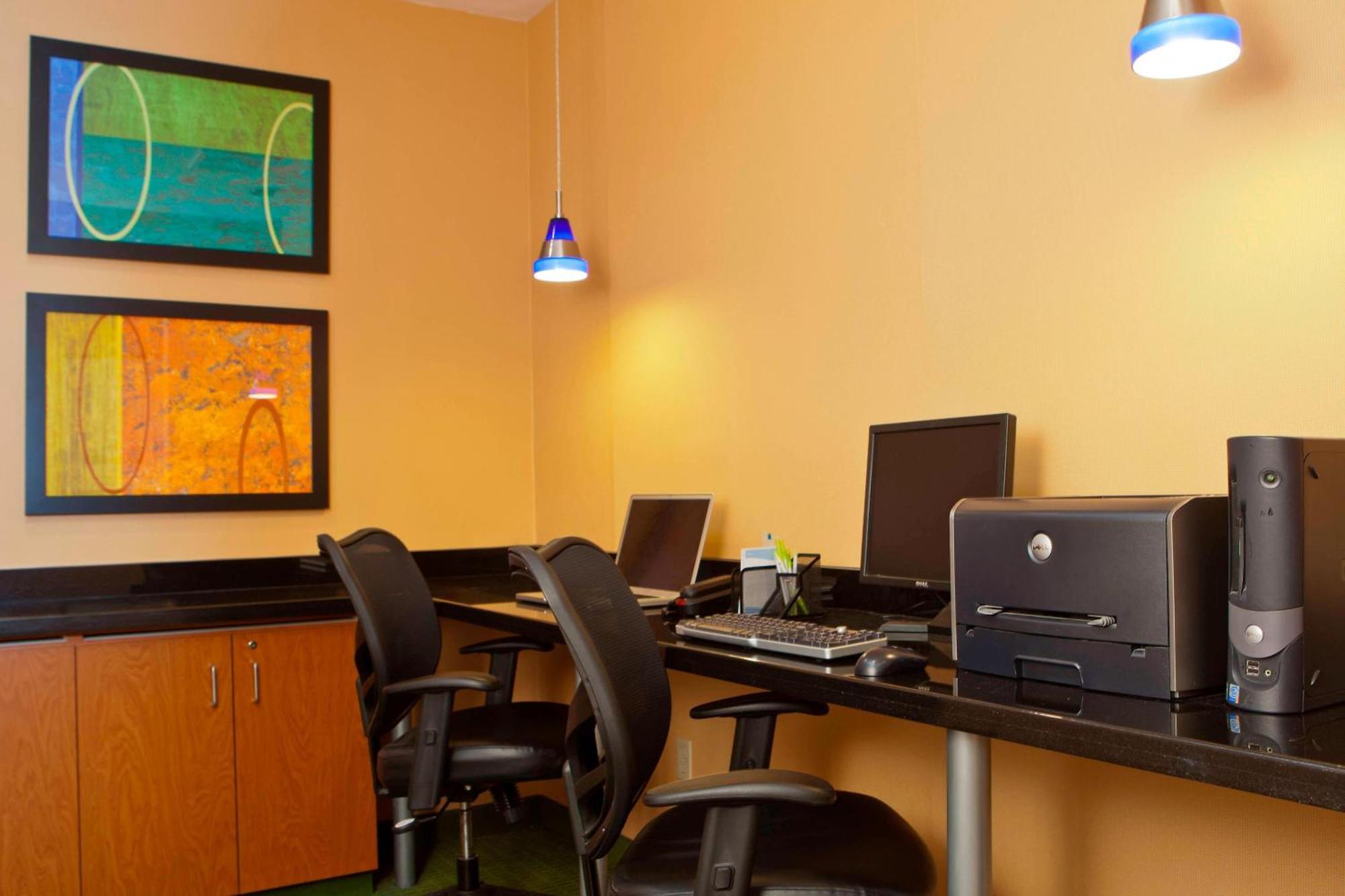 Fairfield Inn & Suites By Marriott Champaign Bagian luar foto