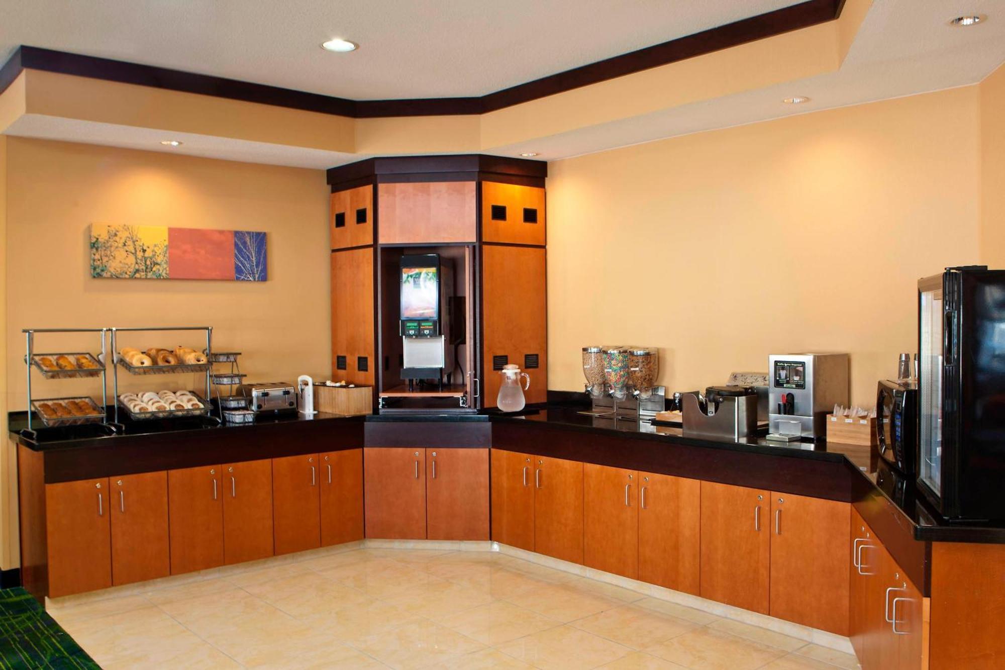 Fairfield Inn & Suites By Marriott Champaign Bagian luar foto