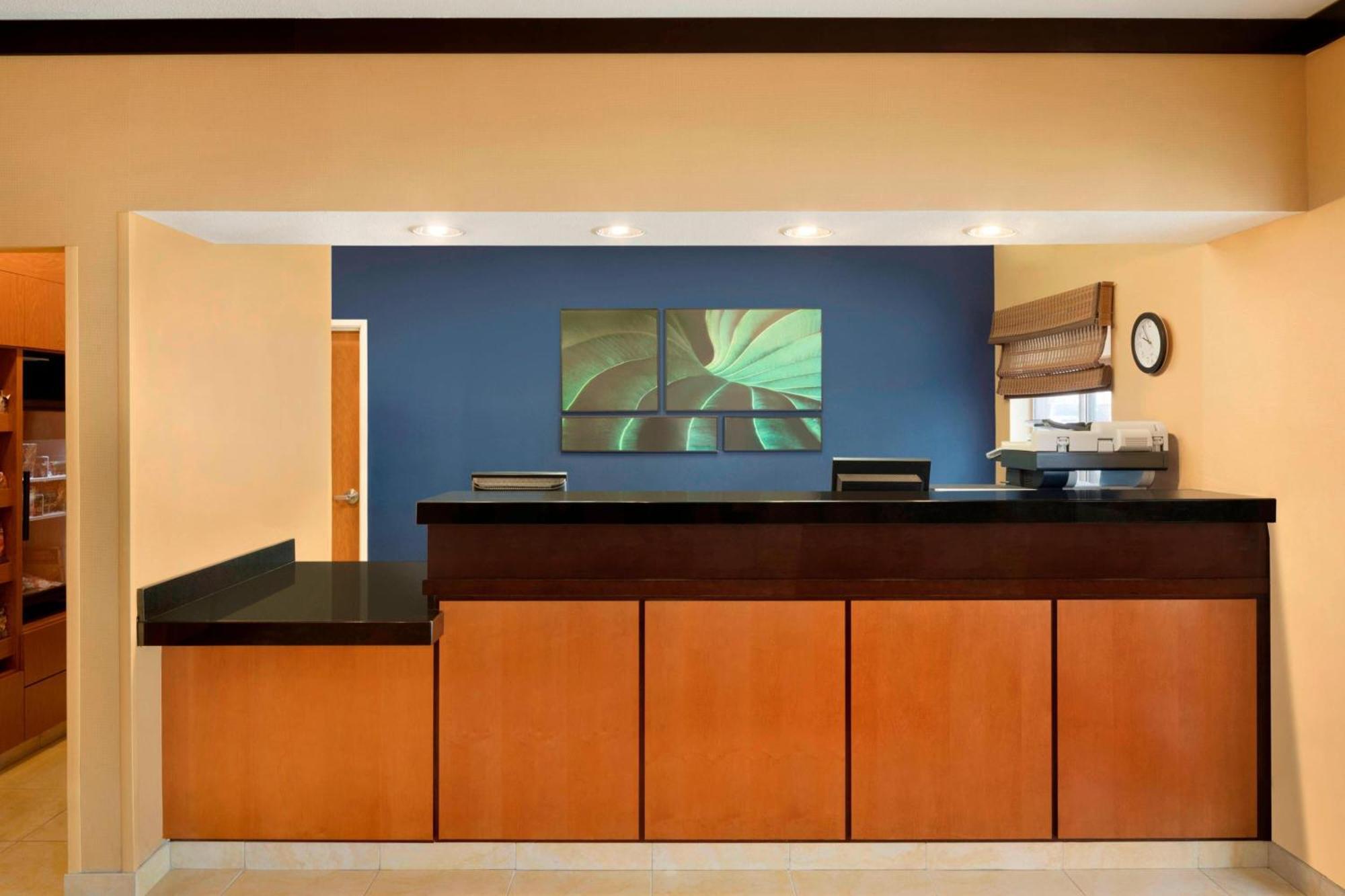 Fairfield Inn & Suites By Marriott Champaign Bagian luar foto