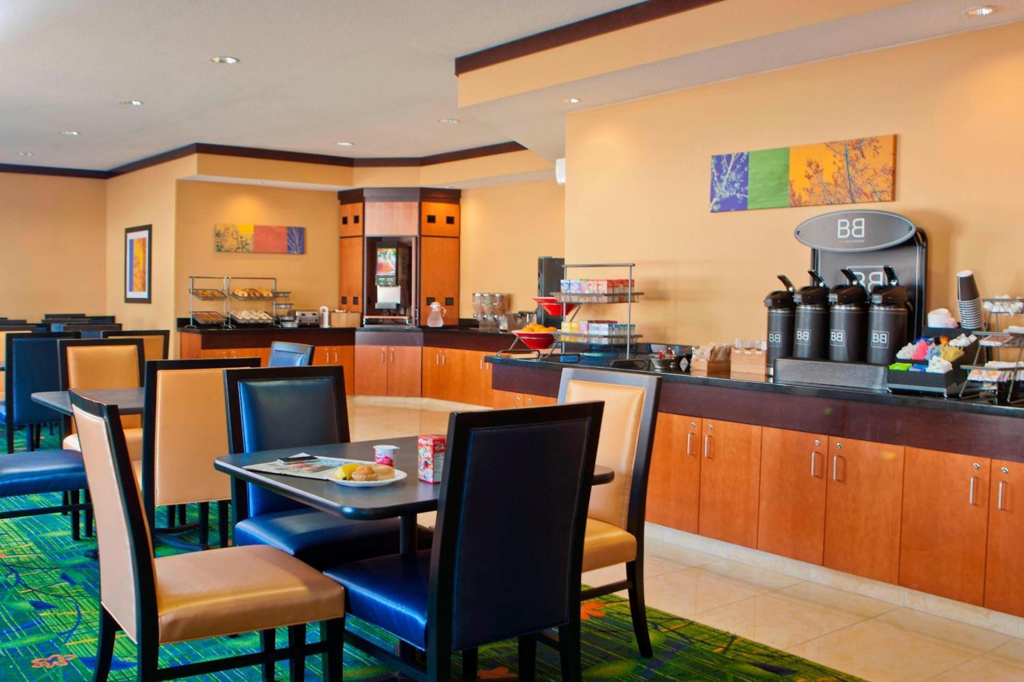 Fairfield Inn & Suites By Marriott Champaign Bagian luar foto