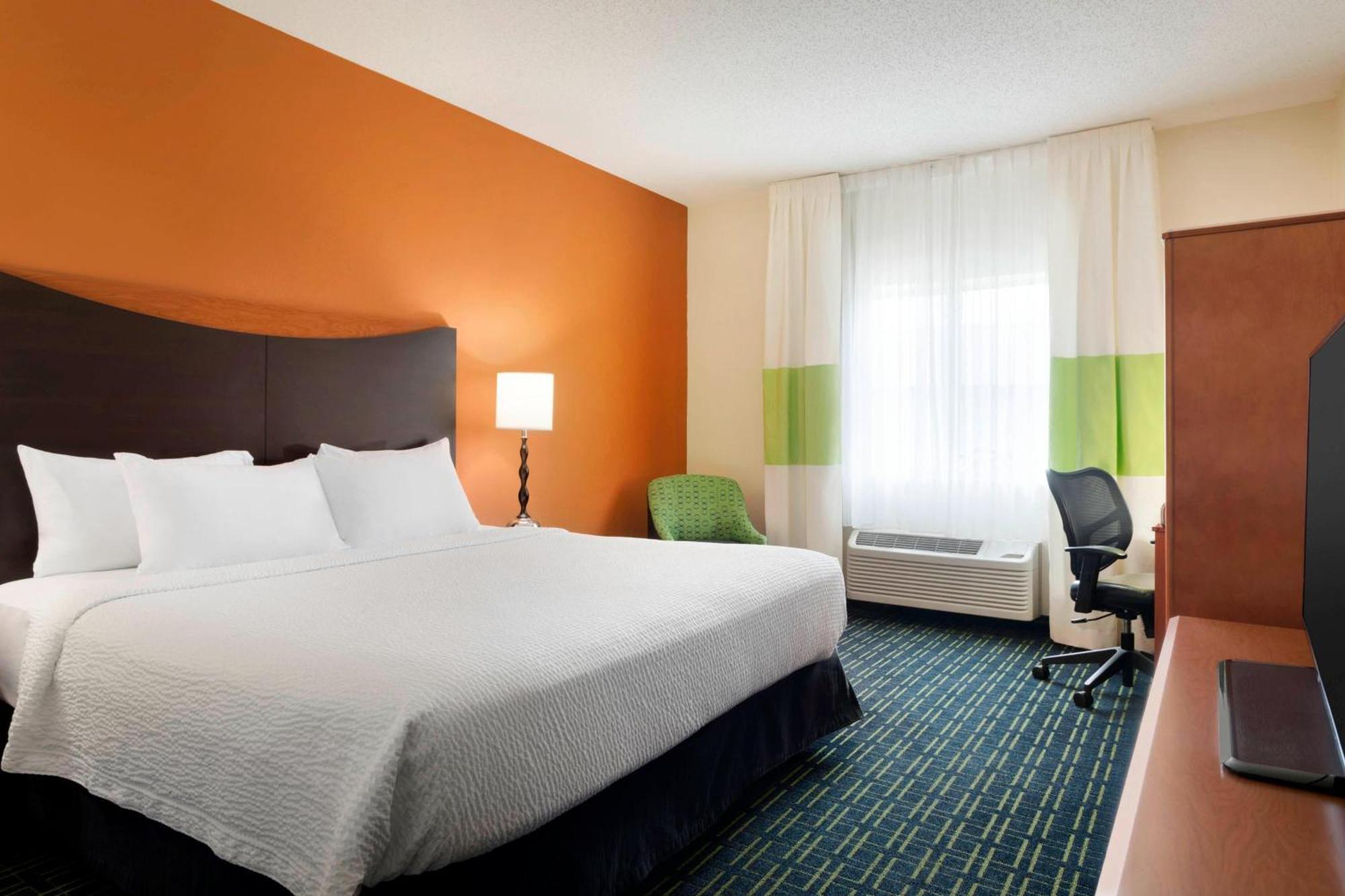 Fairfield Inn & Suites By Marriott Champaign Bagian luar foto
