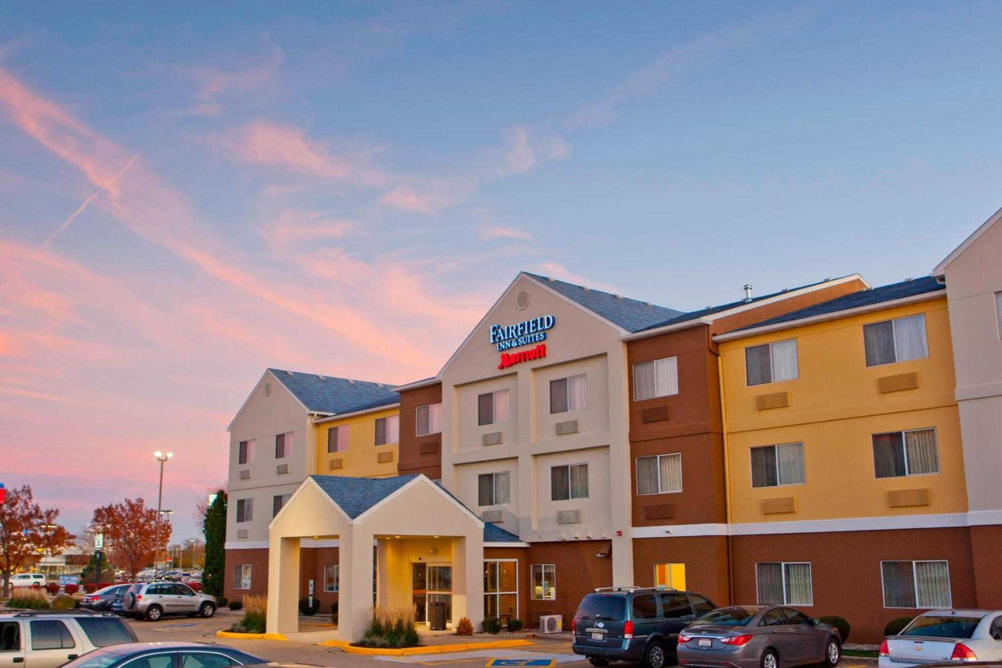 Fairfield Inn & Suites By Marriott Champaign Bagian luar foto