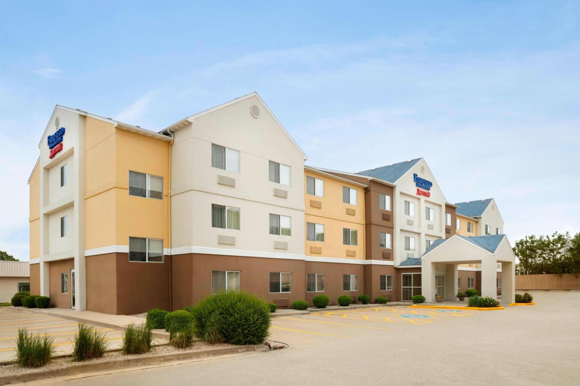 Fairfield Inn & Suites By Marriott Champaign Bagian luar foto