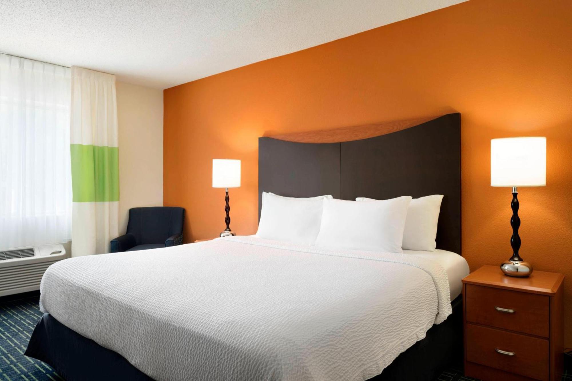 Fairfield Inn & Suites By Marriott Champaign Bagian luar foto