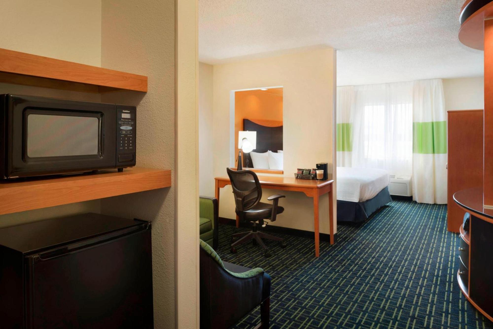 Fairfield Inn & Suites By Marriott Champaign Bagian luar foto