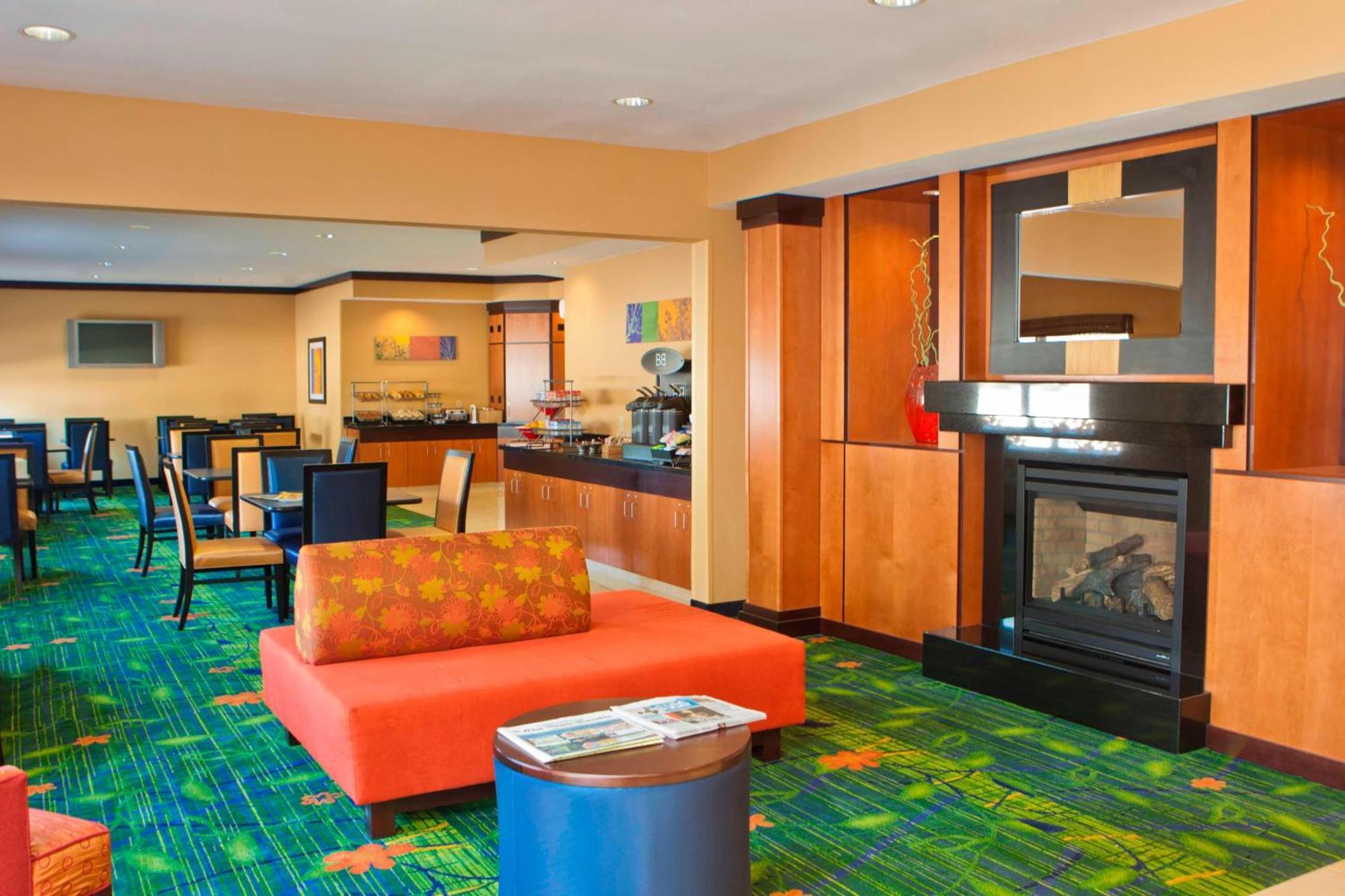 Fairfield Inn & Suites By Marriott Champaign Restoran foto