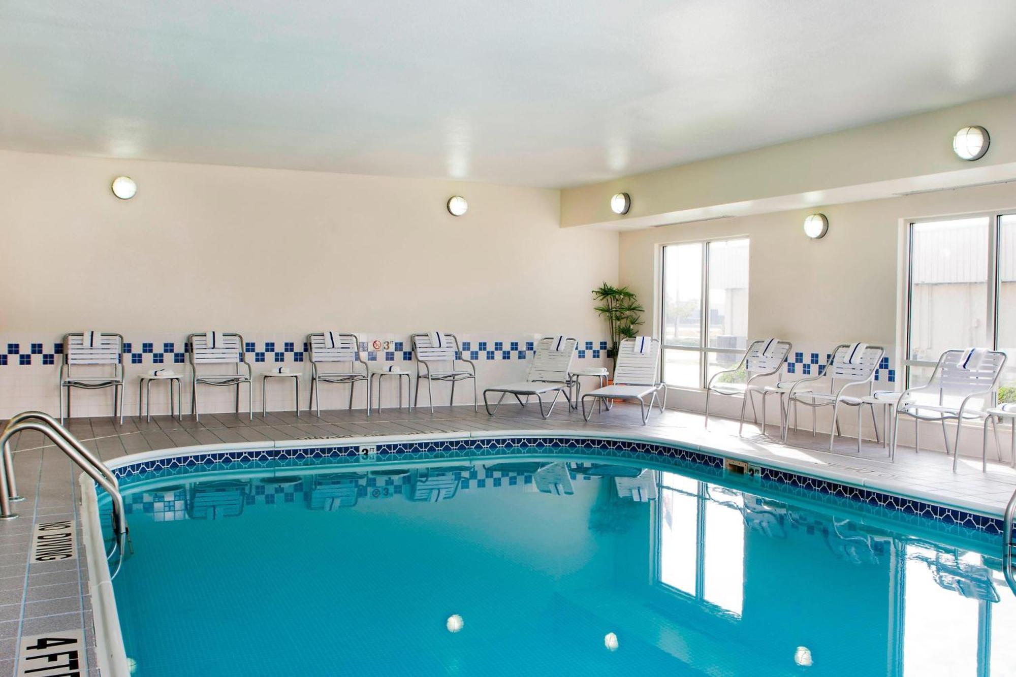 Fairfield Inn & Suites By Marriott Champaign Bagian luar foto
