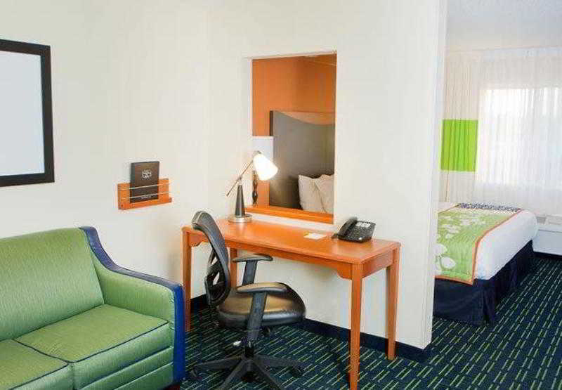 Fairfield Inn & Suites By Marriott Champaign Ruang foto