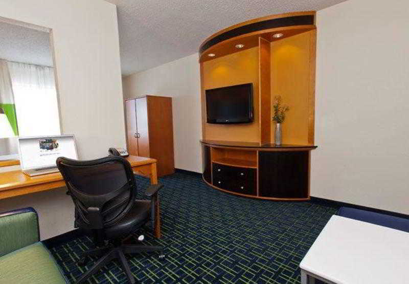 Fairfield Inn & Suites By Marriott Champaign Bagian luar foto